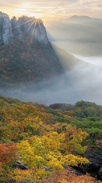 Jesienny krajobraz Parku Narodowego Juwangsan w Korei Południowej