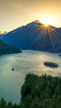 Jezioro Diablo Lake w Górach Kaskadowych