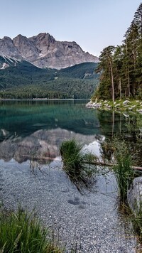 Jezioro Eibsee Lake w Alpach Bawarskich