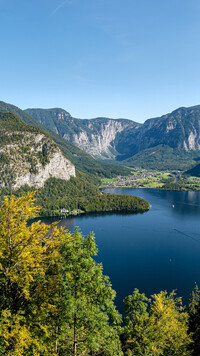 Jezioro Hallstattersee w Alpach