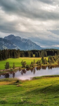 Jezioro Hegratsriedsee i Alpy w tle