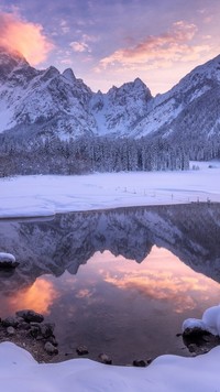Jezioro Laghi di Fusine w górach