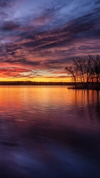 Jezioro Lake Chatfield o zachodzie słońca
