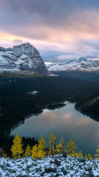 Jezioro Lake OHara i góry Canadian Rockies