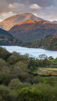 Jezioro Llyn Gwynant w górach Kambryjskich