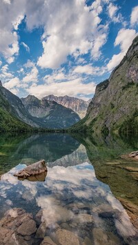 Jezioro Obersee w Parku Narodowym Berchtesgaden