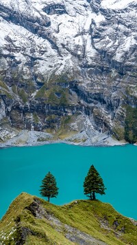 Jezioro Oeschinen w Alpach Berneńskich