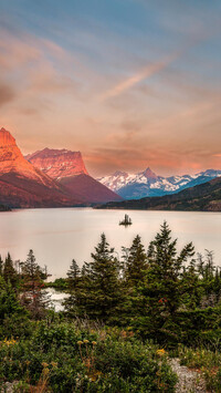 Jezioro Saint Mary Lake w górach Skalistych