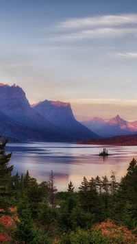 Jezioro Saint Mary Lake w górach