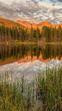 Jezioro Spraque Lake i Góry Skaliste