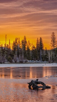 Jezioro Spraque Lake o wschodzie słońca