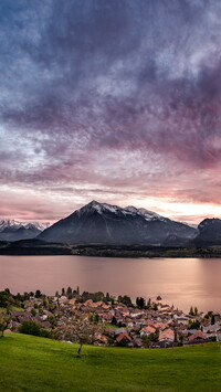 Jezioro Thunersee w Alpach Berneńskich