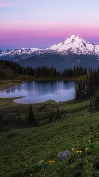 Jezioro Tipsoo Lake i góry Mount Rainier