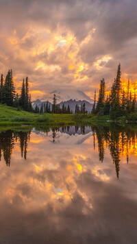 Jezioro Tipsoo Lake o zachodzie słońca