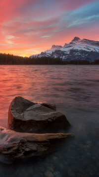 Jezioro Two Jack Lake i góra Mount Rundle