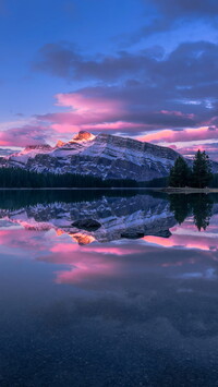 Jezioro Two Jack Lake i góry Mount Rundle