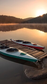 Kajaki przy pomoście