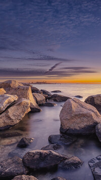 Kamienista plaża w Connecticut o wschodzie słońca