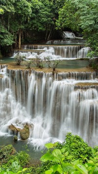 Kaskada wodospadu Erawan waterfall