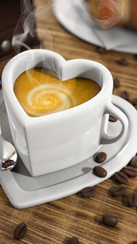 Kawa w filiżance w kształcie serca
