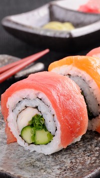 Kawałki sushi