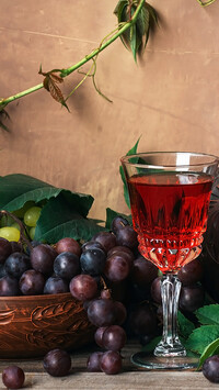 Kieliszek wina i winogrona