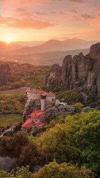 Klasztor Warłama i Meteory w Grecji