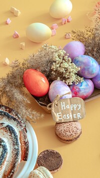 Kolorowe pisanki i napis Happy Easter