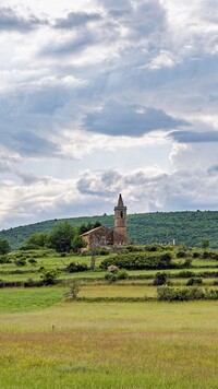 Kościół na łąkach w Mane