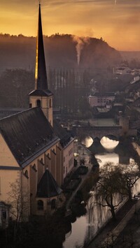 Kościół nad rzeką Alzette w Luksemburgu