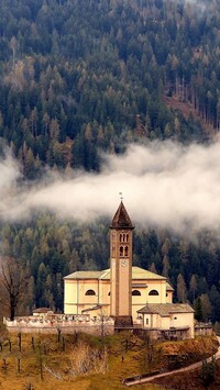 Kościół w Castello Molina di Fiemme we Włoszech