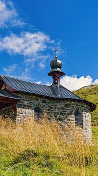 Kościółek w Alpach Glarneńskich