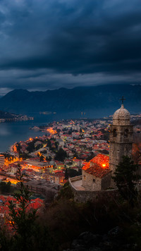 Kotor nocą