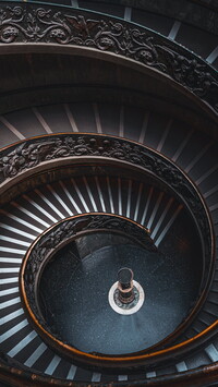 Kręte schody w Muzeum Pio Clementine w Watykanie