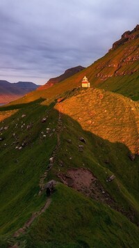 Latarnia morska Kallur Lighthouse na wyspie Kalsoy