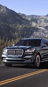 Lincoln Aviator II z przodu