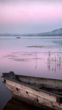 Łódka na jeziorze Ziuratkul
