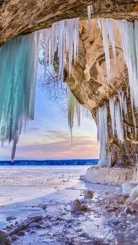 Lodowa jaskinia Grand Island Ice Caves