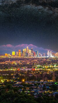 Los Angeles na tle gór San Gabriel