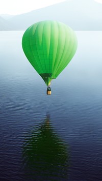 Lot zielonym balonem