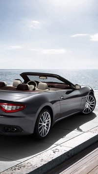 Maserati Gran Cabrio nad morzem