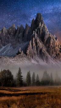 Masyw Tre Cime di Lavaredo pod gwiazdami