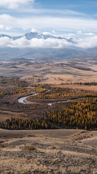 Meandry rzeki Czuja i góry Ałtaj