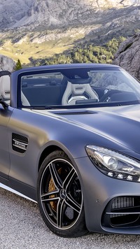 Mercedes-AMG GT C Roadster na tle gór