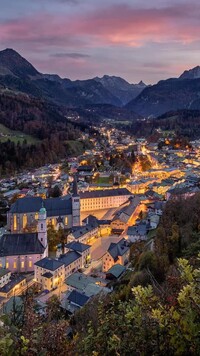 Miasteczko Berchtesgaden o zmroku