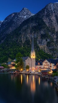 Miasteczko nad jeziorem Hallstattersee