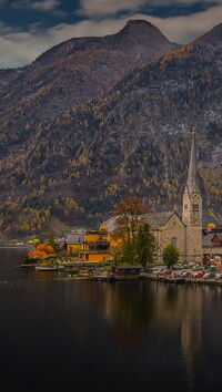 Miasteczko nad jeziorem Hallstattersee