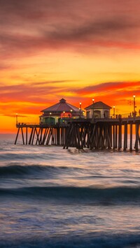 Molo Huntington Beach Pier o zachodzie słońca