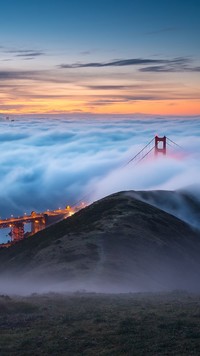 Most Golden Gate Bridge w mgle