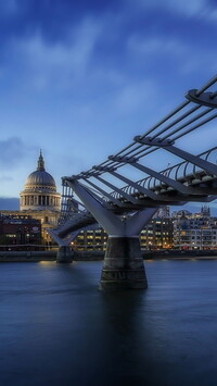 Most Millennium Bridge nad Tamizą